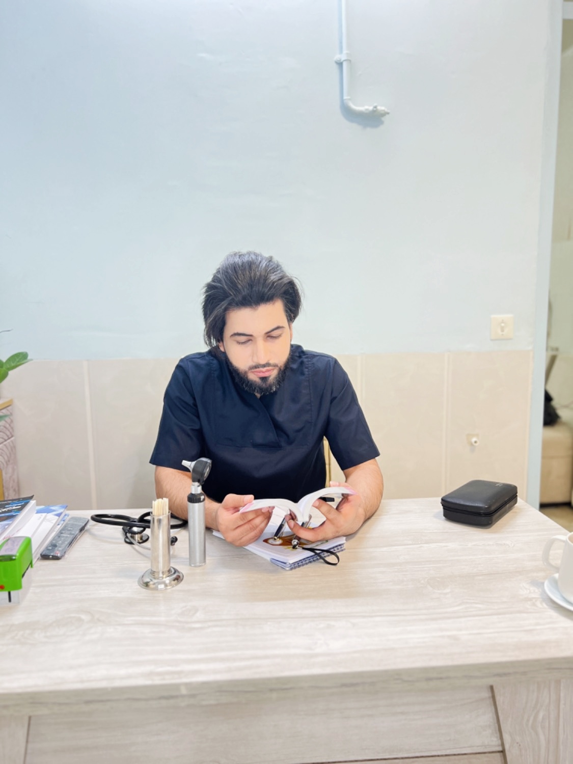  طب20 | سیستم جامع سلامت و درمان  گالری تصاویر مطب دکتر محسن فلکیان